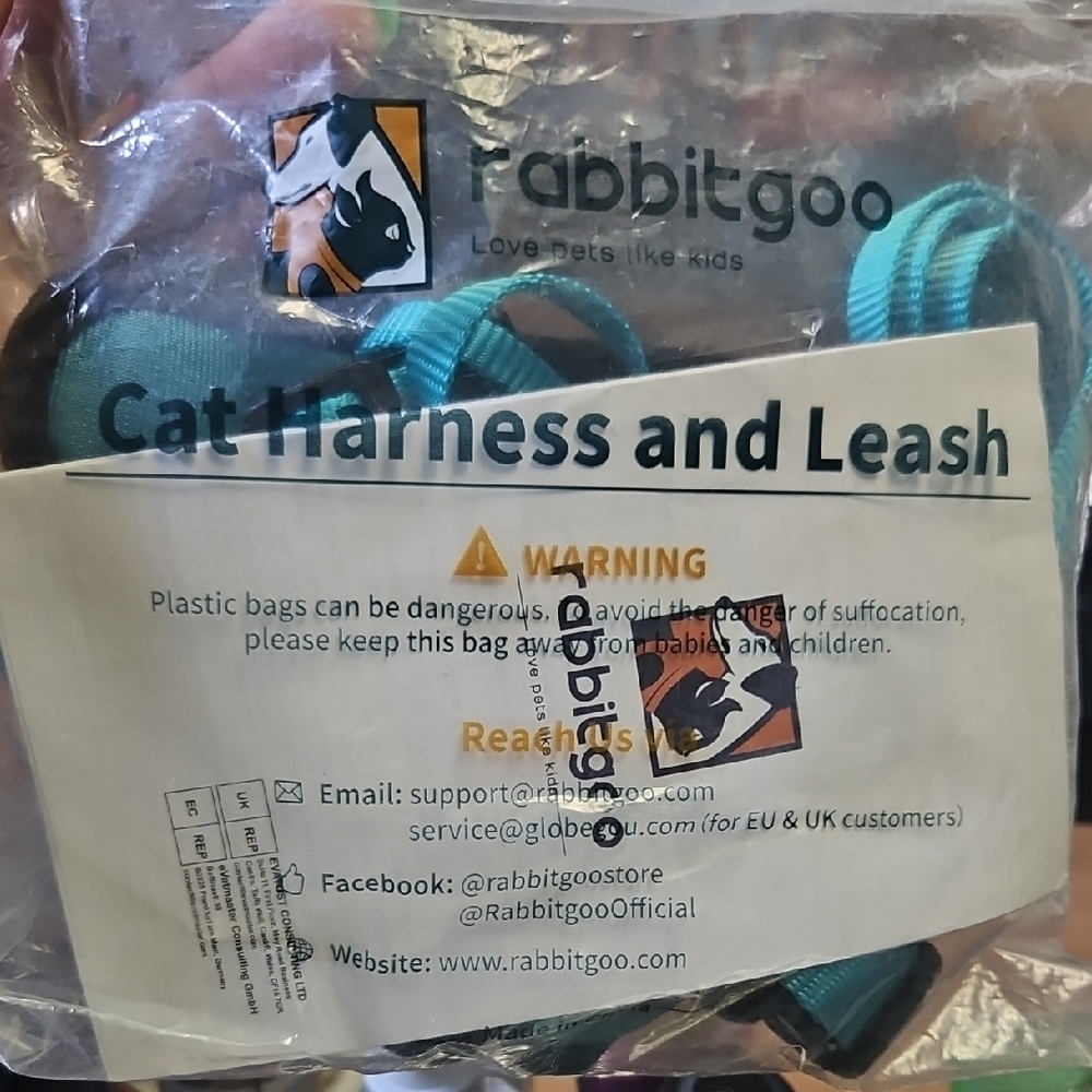 Teal Cat Harness and Leash